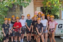 Gruppenbild-der-JF-Aindling-im-Kletterpark